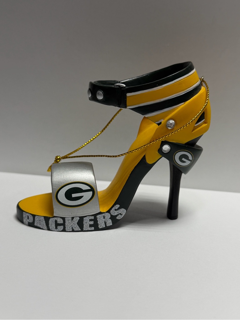 2011 Bradford Exchange Green Bay Packers “Strap on a Win” Stiletto Shoe Ornament